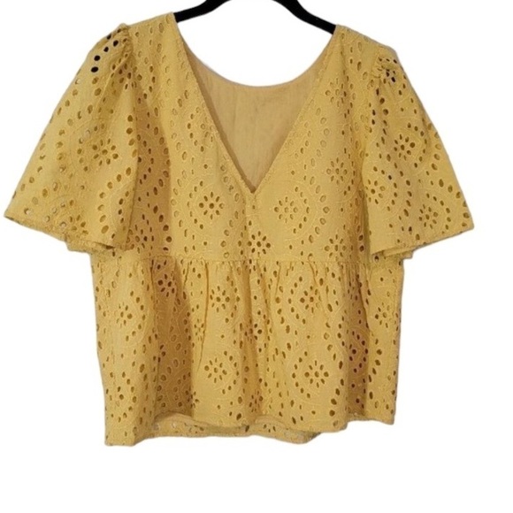 Banana Republic eyelet top - Picture 2 of 2